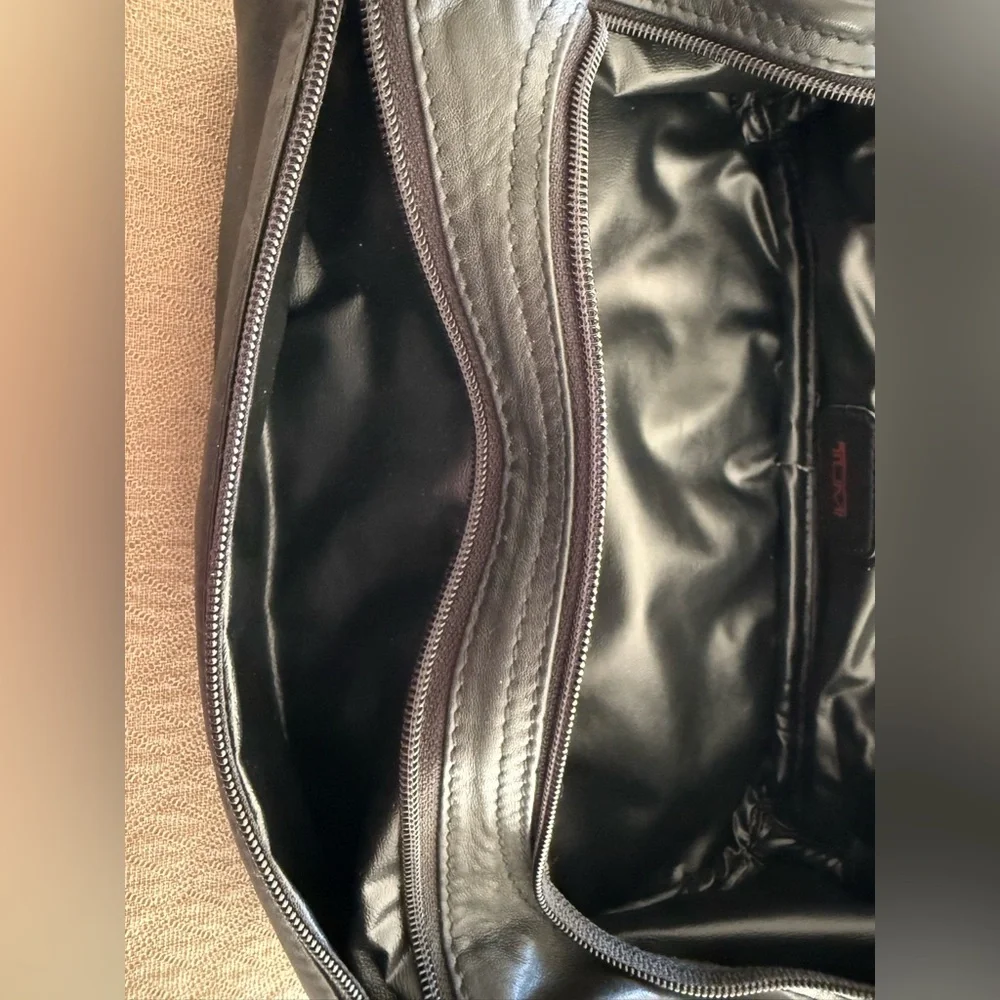 Tumi Black Leather Dual-Compartment Toiletry Kit - Picture 6 of 13